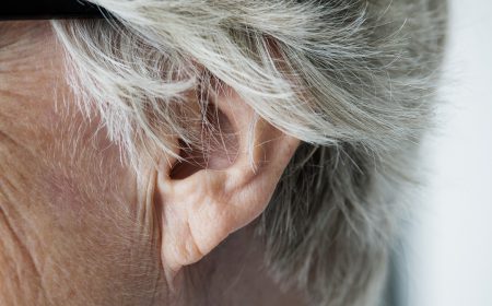 Posso usar aparelho auditivo o dia todo? Meu ouvido não vai ficar preguiçoso?