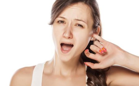 O que fazer com a coceira no ouvido? Conheça as causas e tratamentos